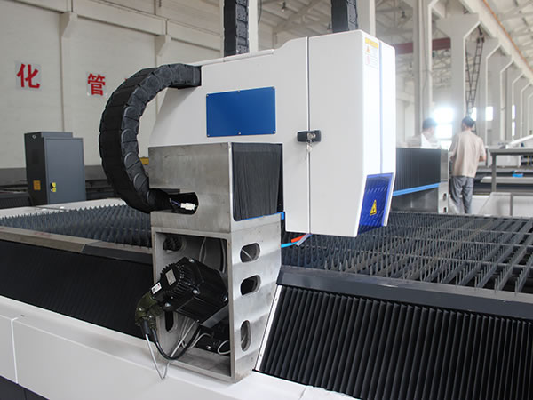 Máquina de corte a laser de fibra 500w com laser de fibra IPG