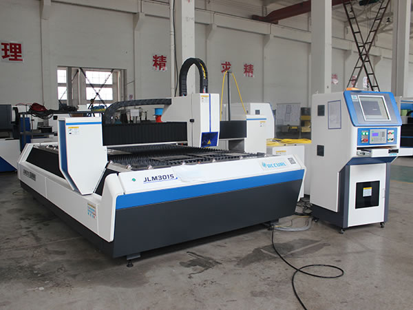 Máquina de corte a laser de fibra CNC 700w para metal