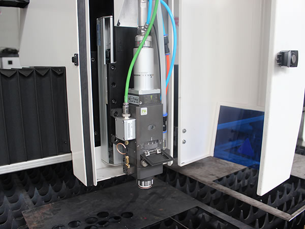 Máquina de corte a laser de fibra CNC 700w para metal